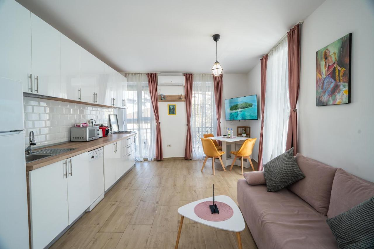 Lovely New Balcony Apartment Cismigiu Park Pop5