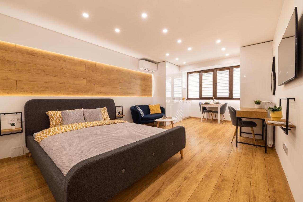 Luxury Studio Living: High-end Amenities & Great Location