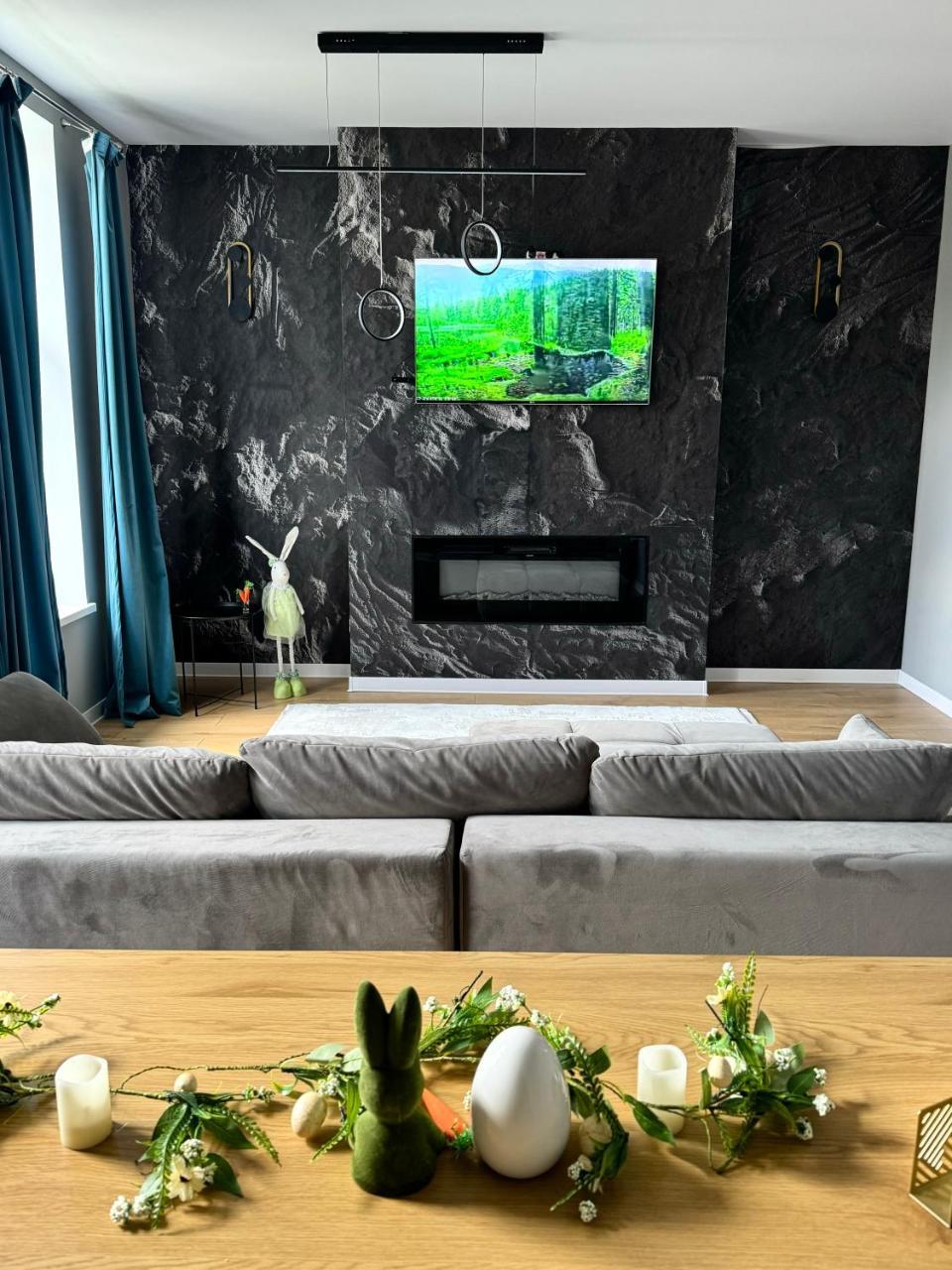 Lv Luxury Apart One Minute Away From Train Station