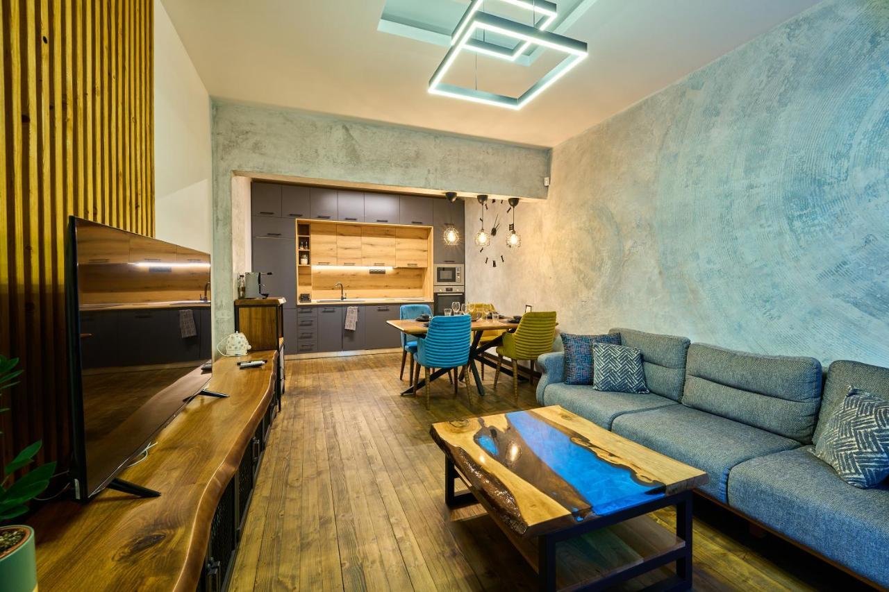 Luxury 2 Bedroom Apartment Private Garden