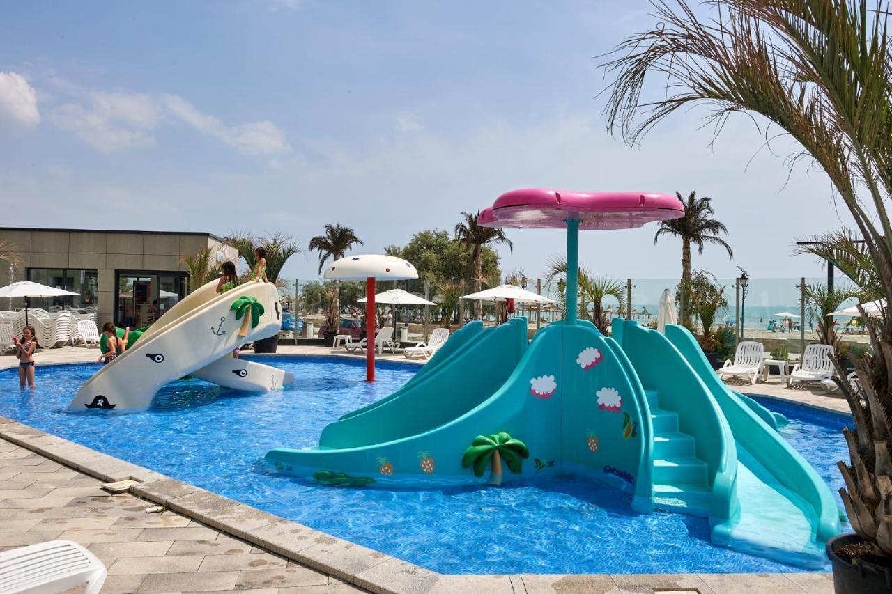 Brooklyn Apartment Spa & Pool Beach Resort Parking