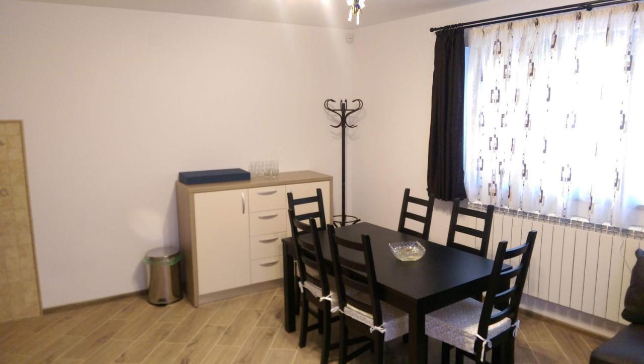 Eva's Little House Acasa La Taticul Albinelor