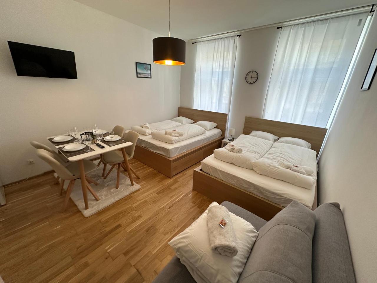 Cozy 5-person Apartment In Vienna 6
