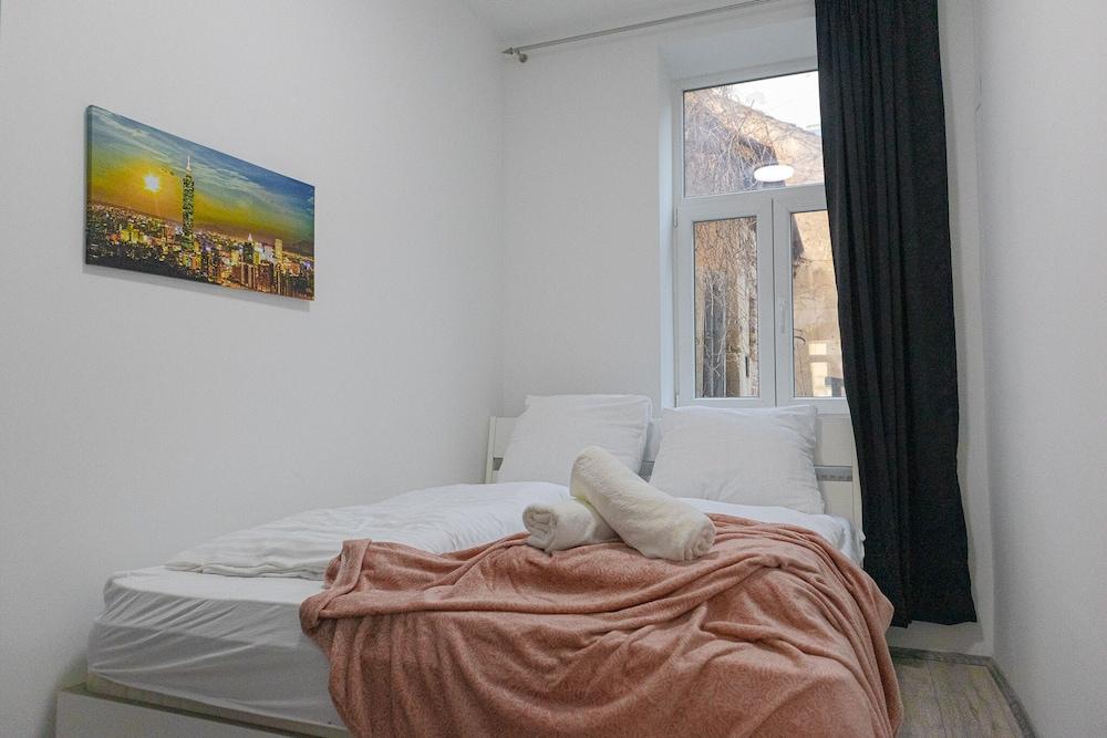 Enkplatz U3 Affordable 5br Shared Apt.