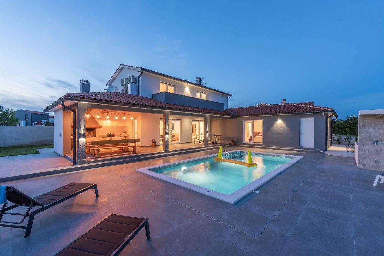 Villa Mit Privatpool, Ping-pong, Bbq