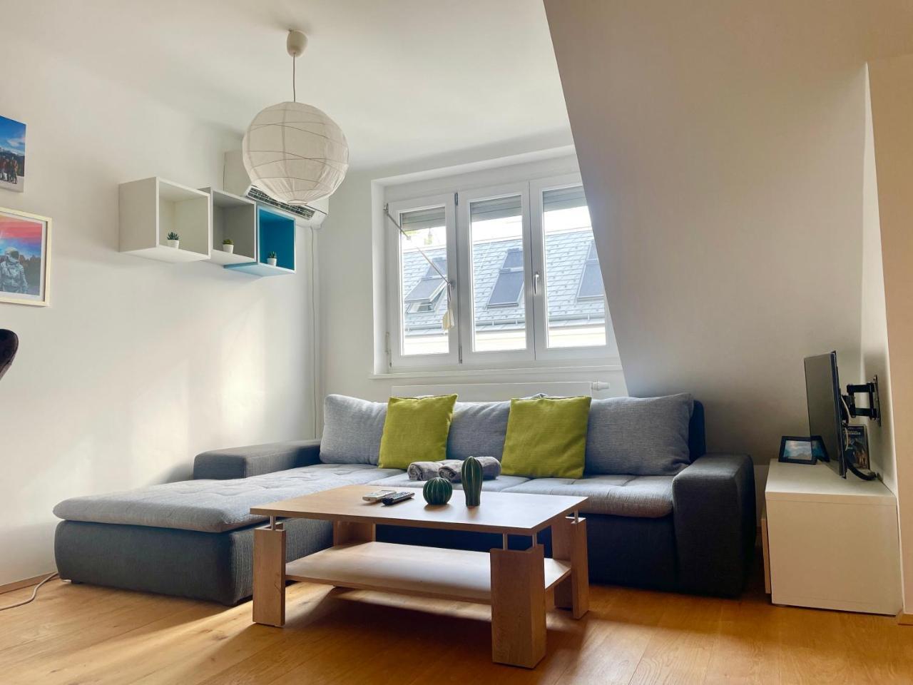 60 M2 Central Rooftop Apartment With Ac
