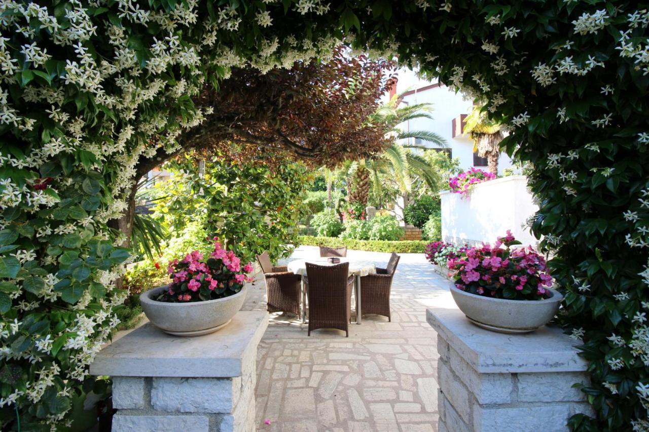 Modern Apartment Sabina With Nice Garden