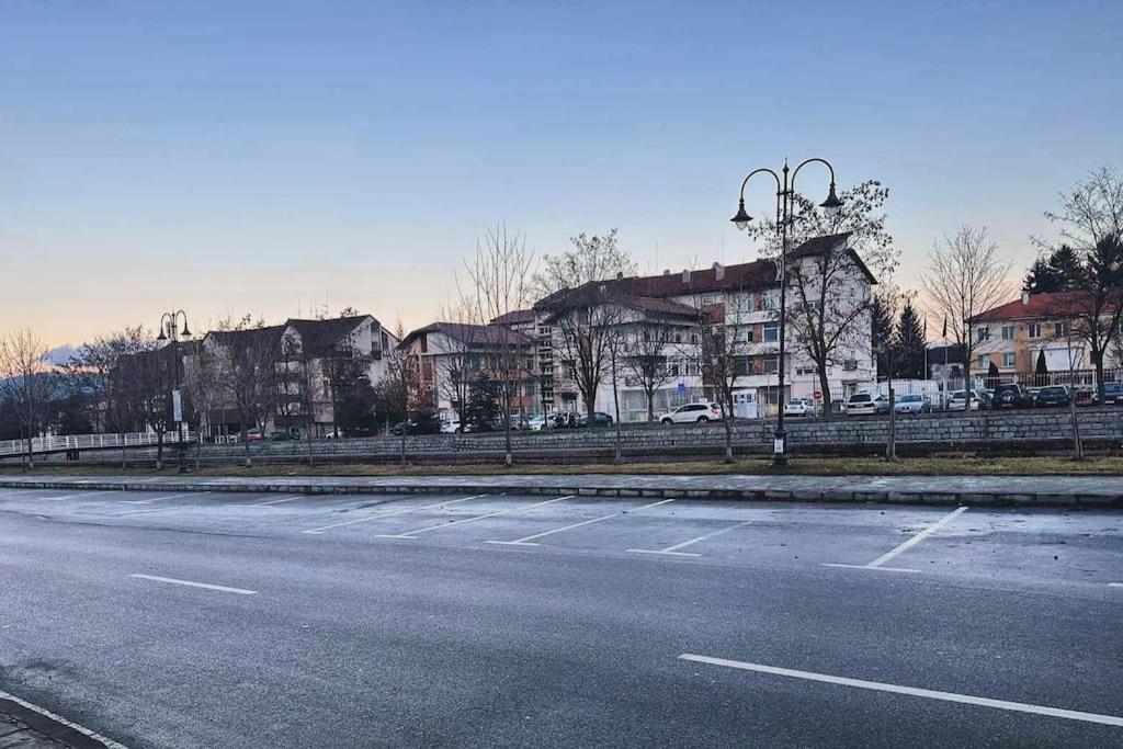 Unikalen Apartament S Izgled Kym Planinata