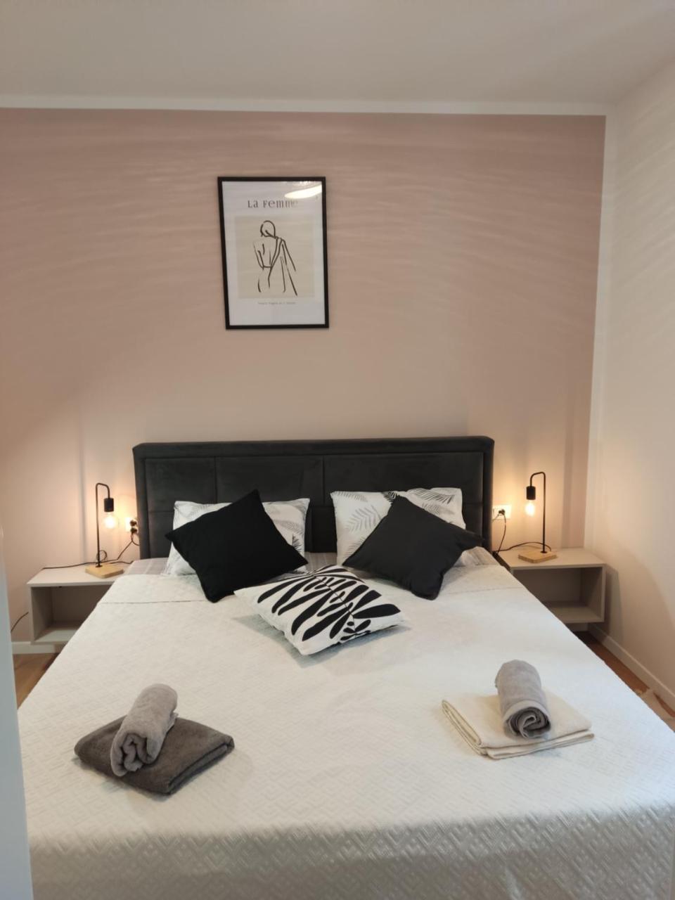 Lux Arena Residence Ema