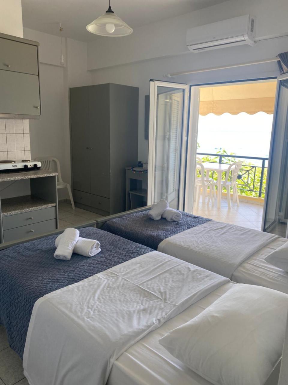 Sindonia Beach Apartment's