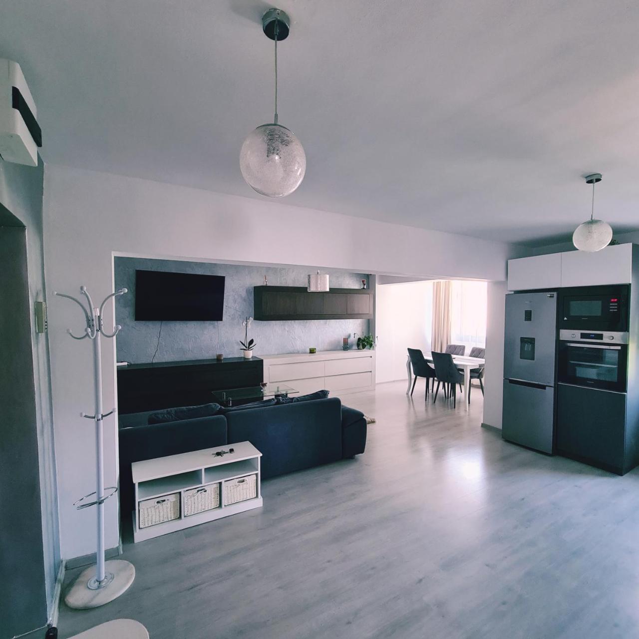 Spacious & Modern 4 Rooms Apartment