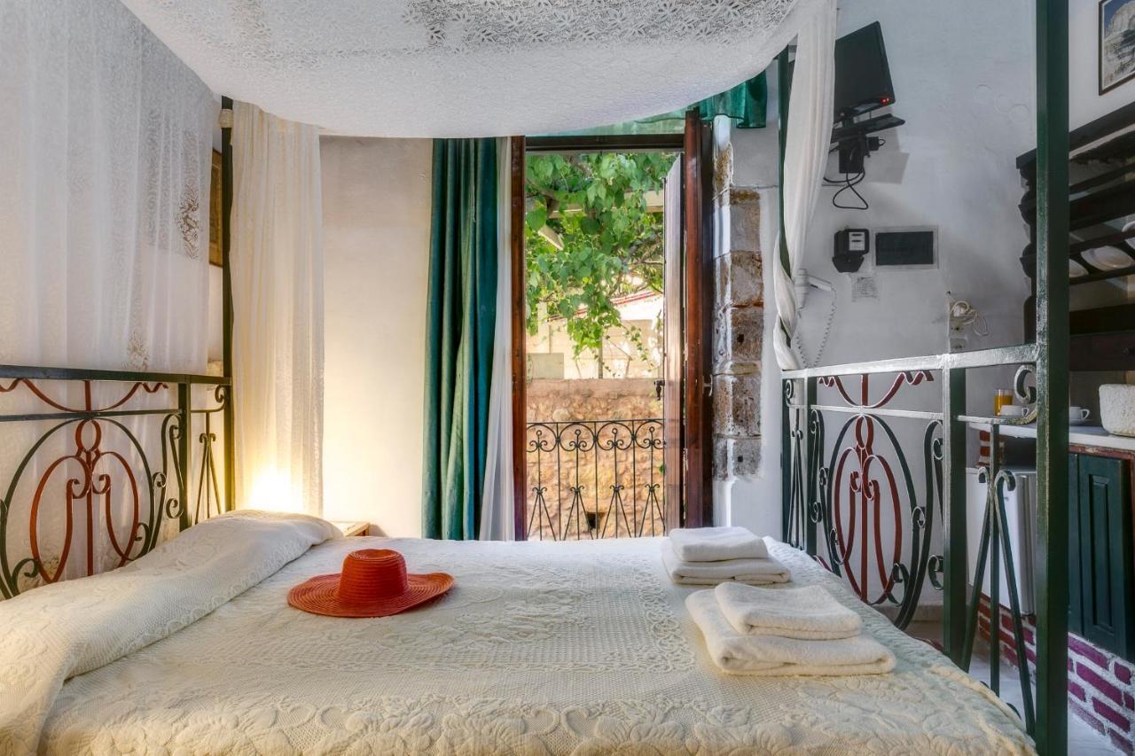 Ifigenia Rooms by Marios
