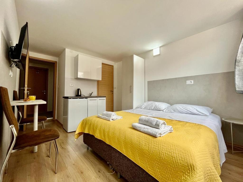 Apartmani Roza