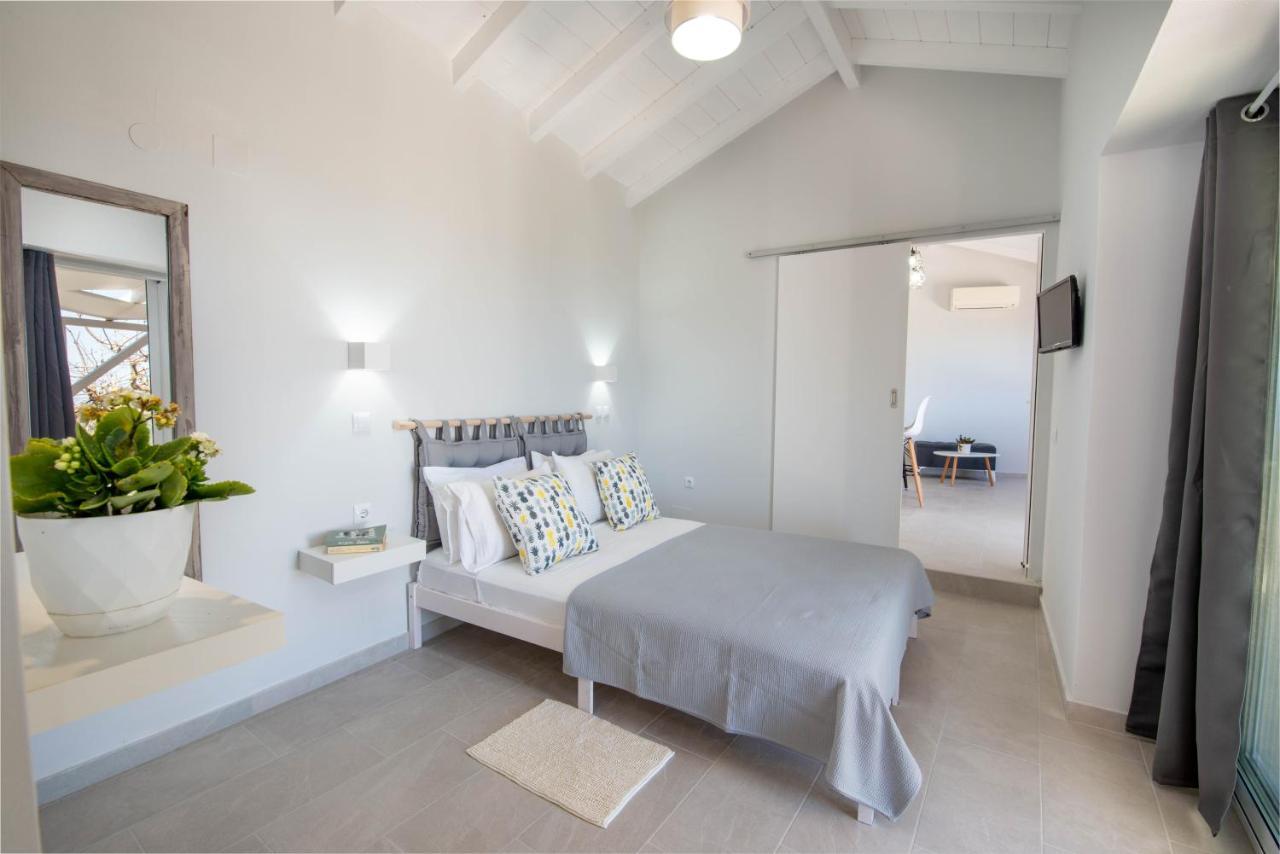 Paxos Couple House by Konnect