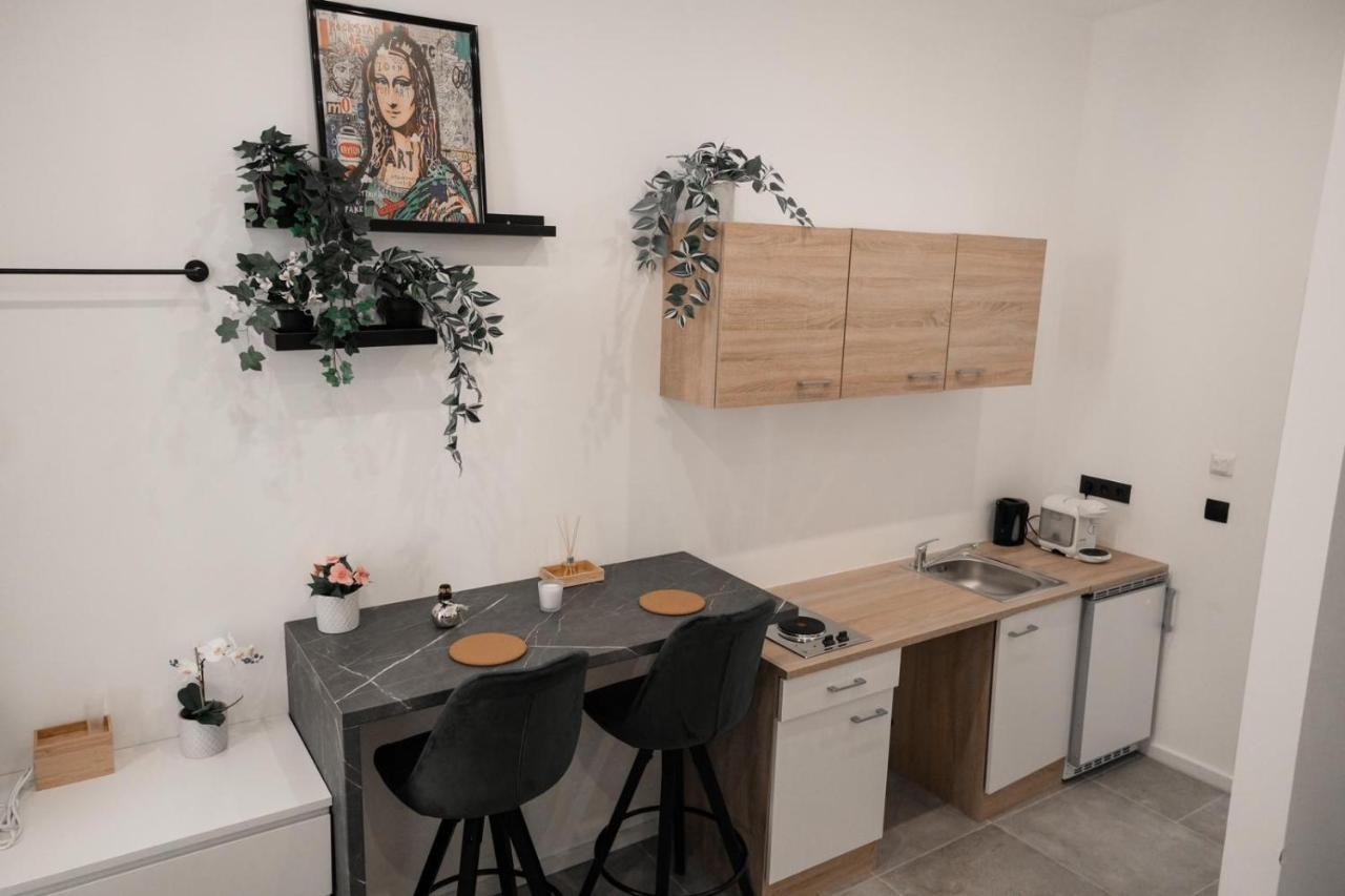 Wl Apartments #16h