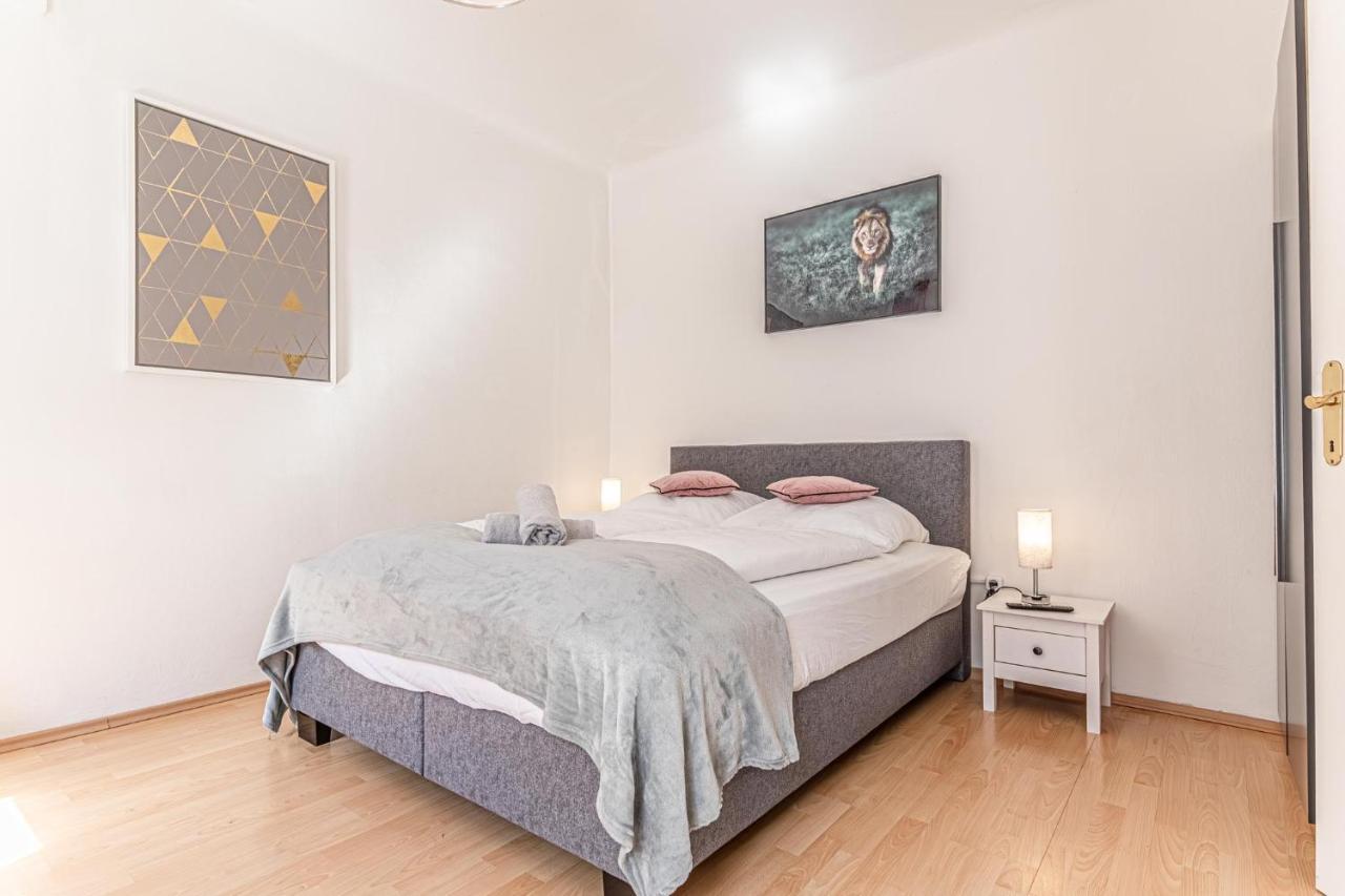 Double Delight Central Studio Apt. For Two
