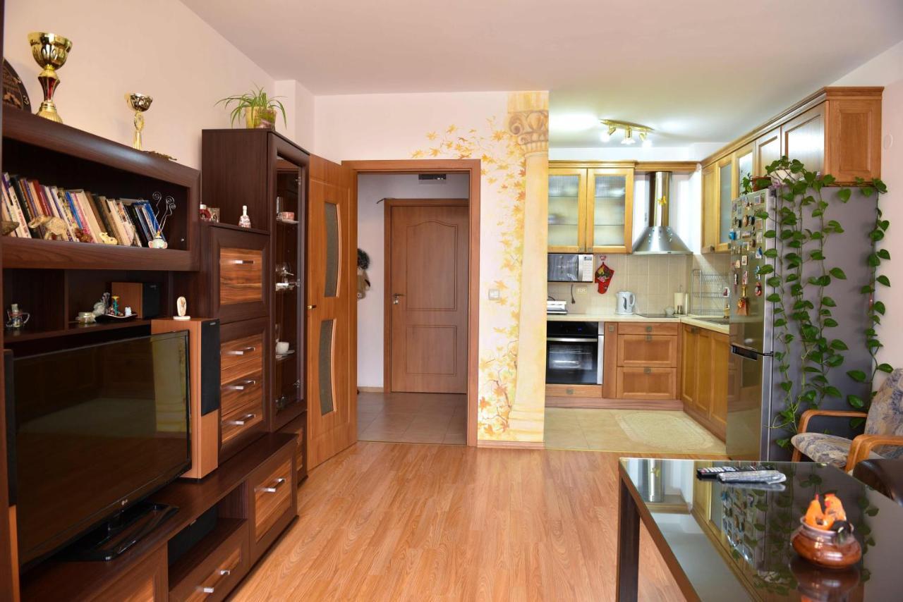 Apartament First Line