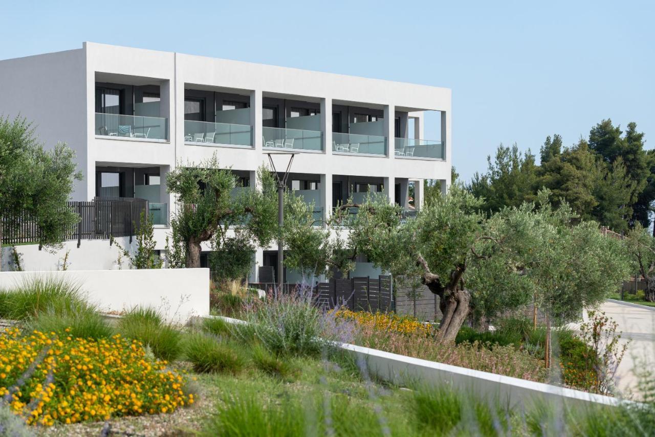 Lagomandra Luxury Suites With Private Pools