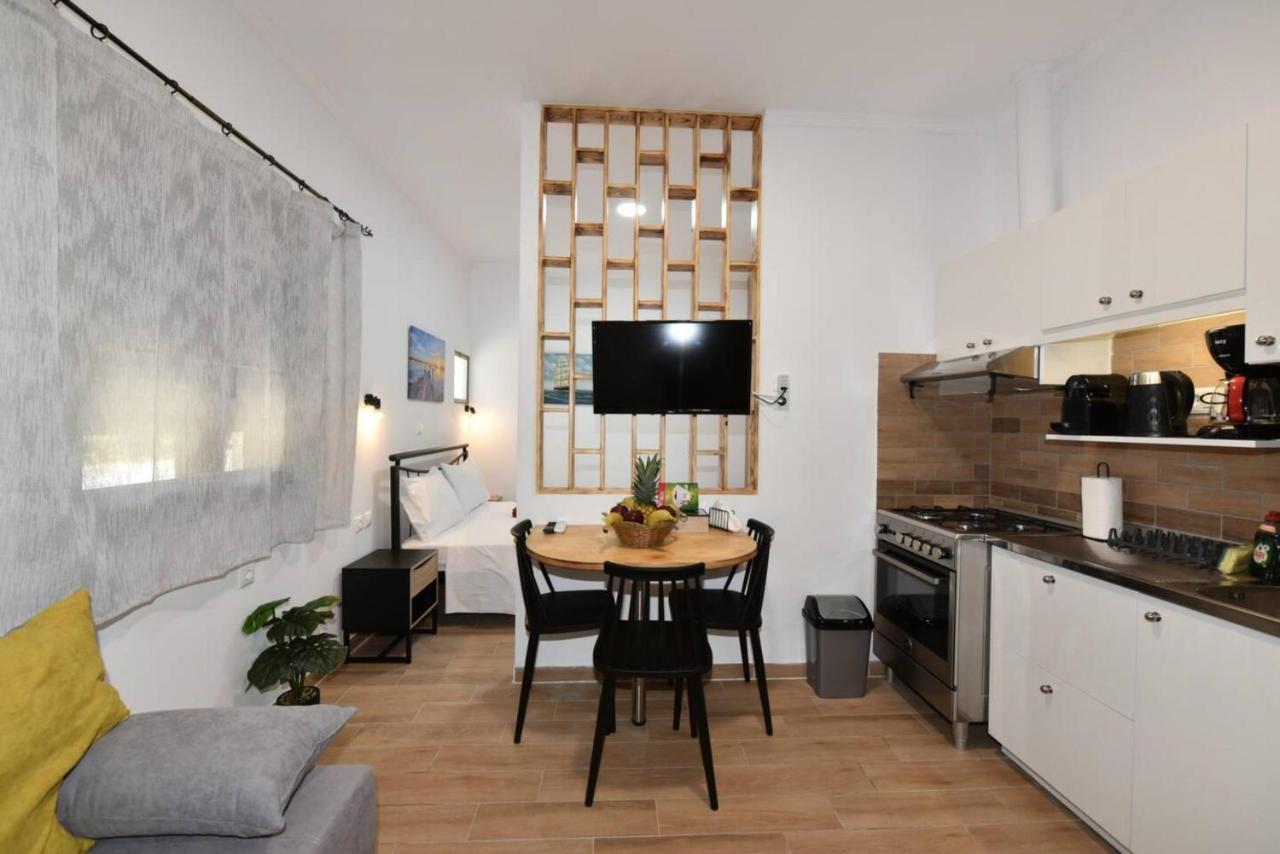 A Comfy Studio With Hot Tub