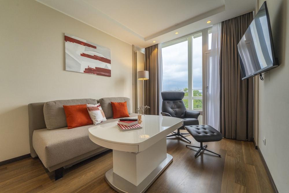 Pakat Residences