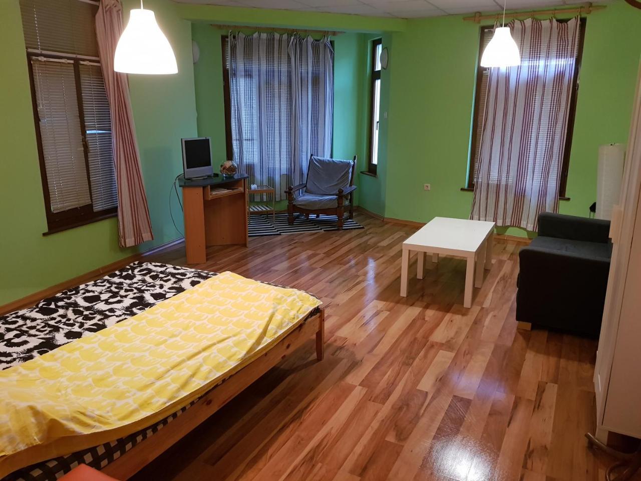 4 Rooms