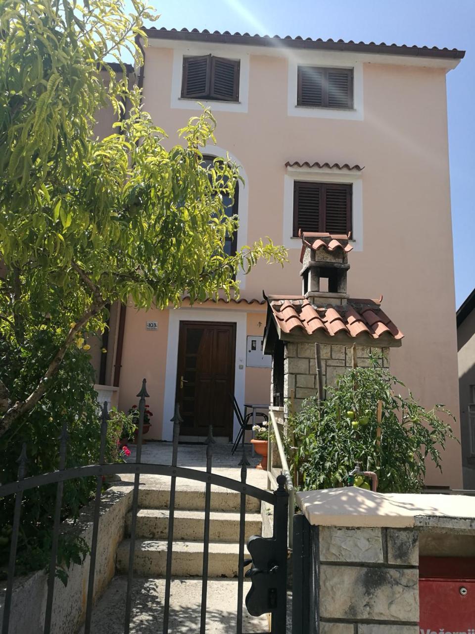 Apartman Ivankovic***