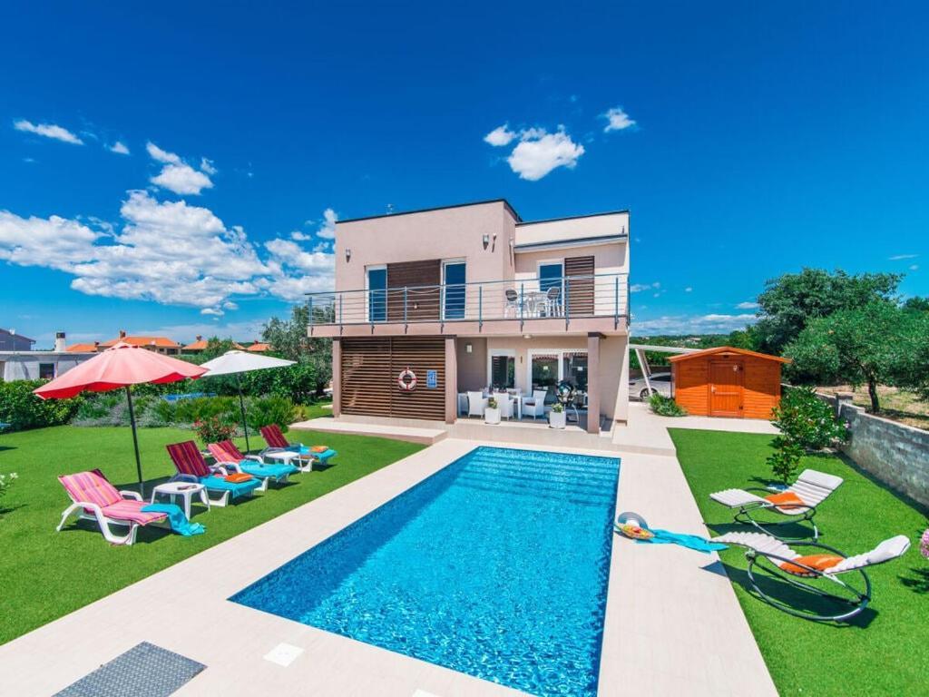 Stefanja Modern Retreat