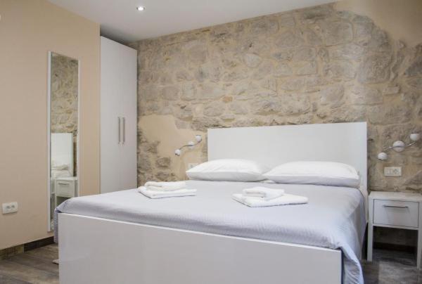 Elegant Residence Rooms