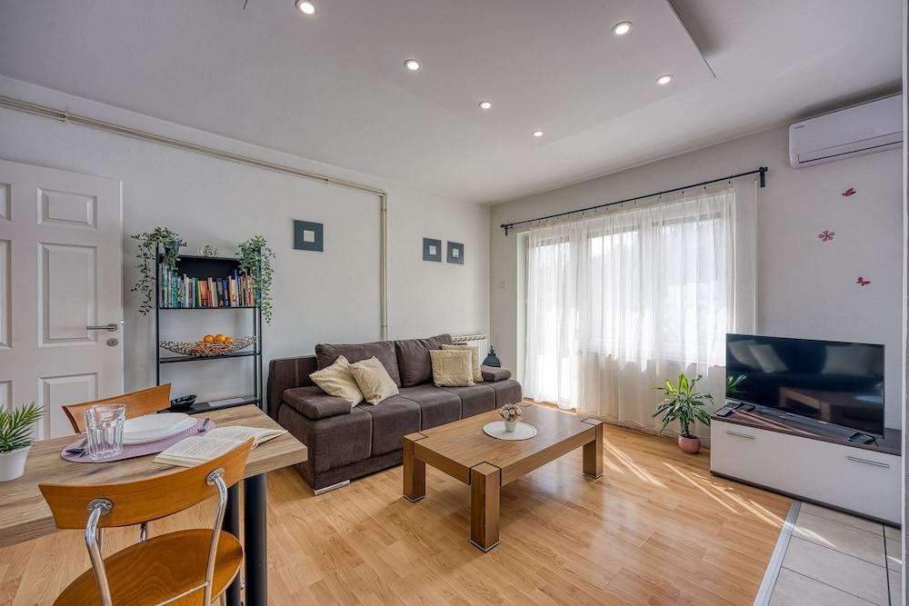 Green Hill Zagreb Apartment Sara