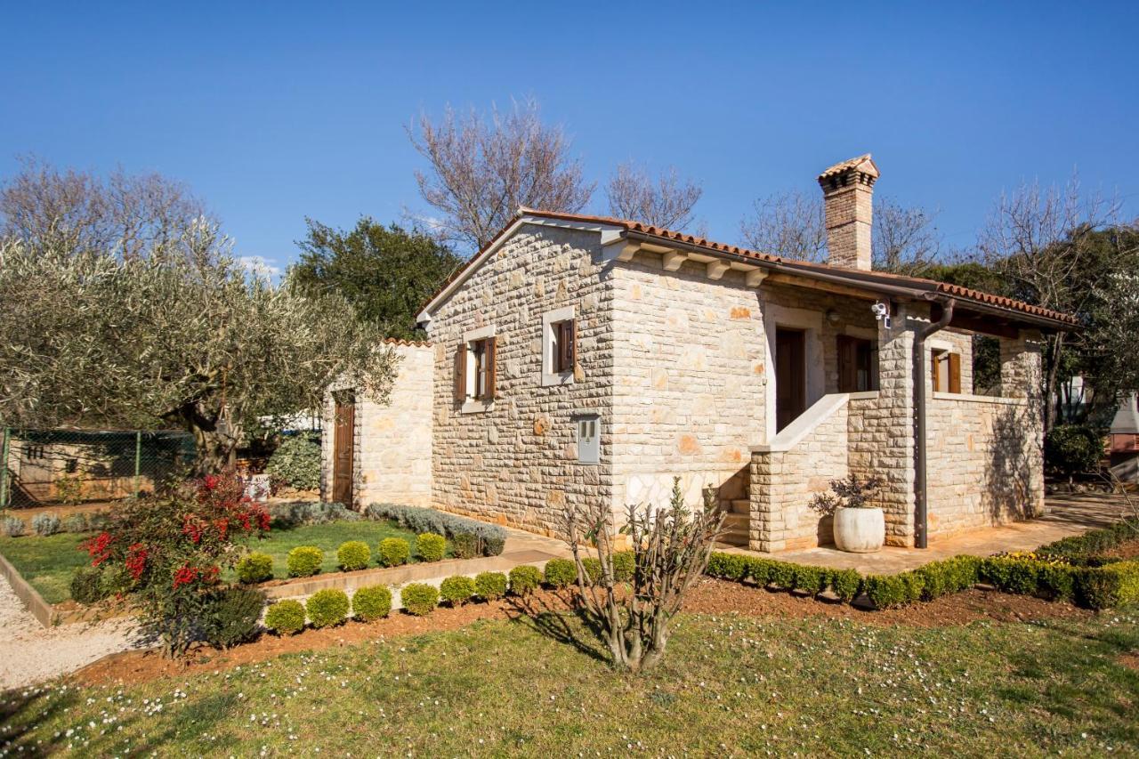 Family Friendly House With A Parking Space Rovinj 22074