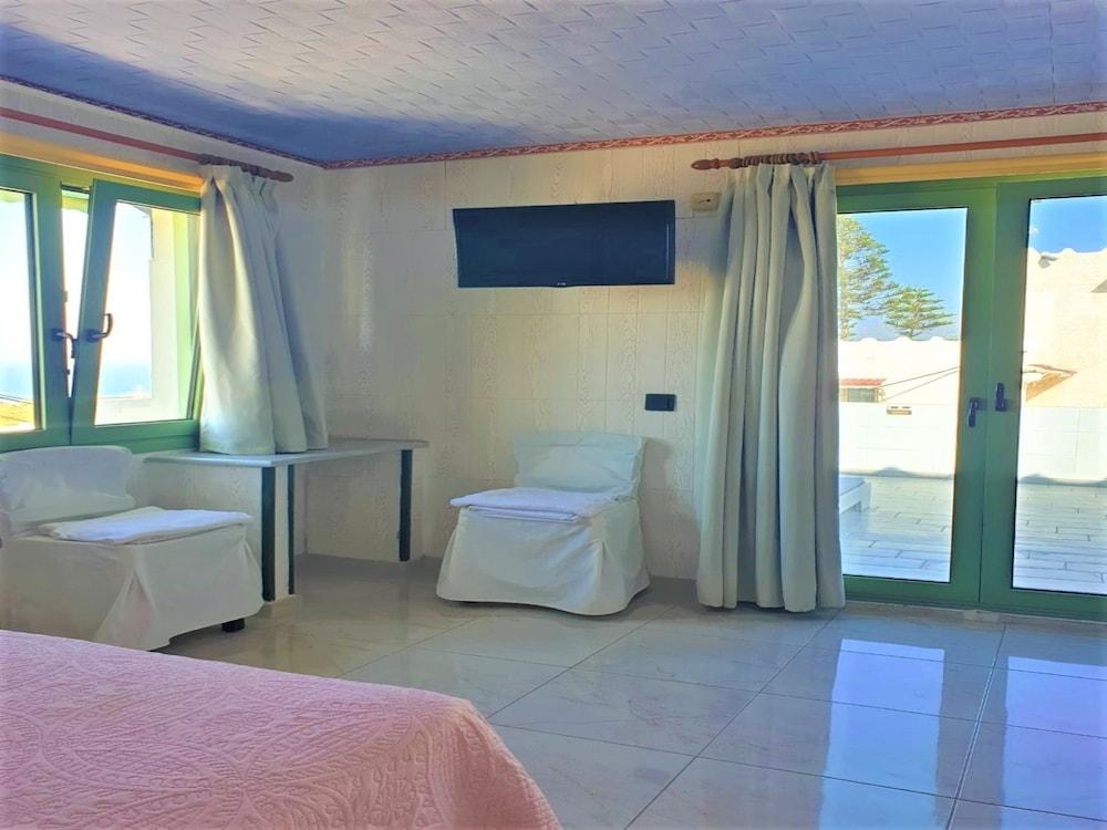 Room In Studio Gorgeous Studio For 2 People, Swimming Pool & Sea View