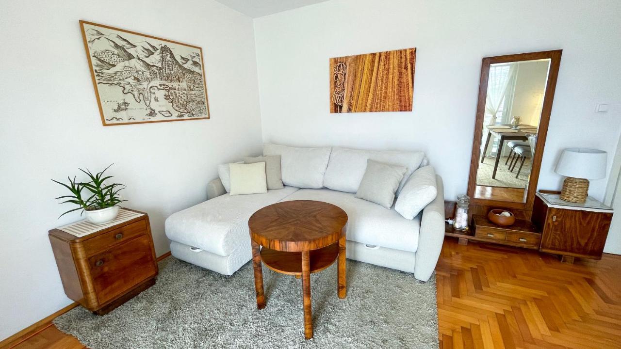 Vintage Apartment