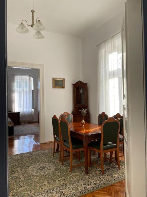 Classical Apartment In Historical Building