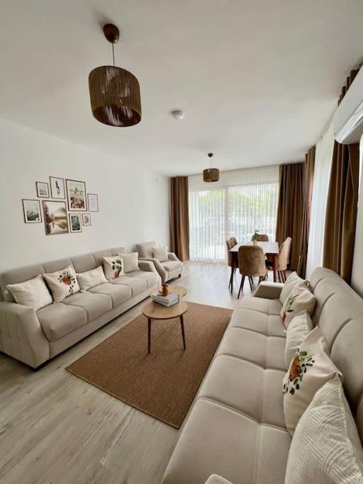 Gul Homes: Denize Yakn Merkezi Modern Ev