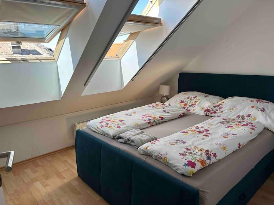 Moderne Dachgeschosswohnung In Bester Lage Self Check In