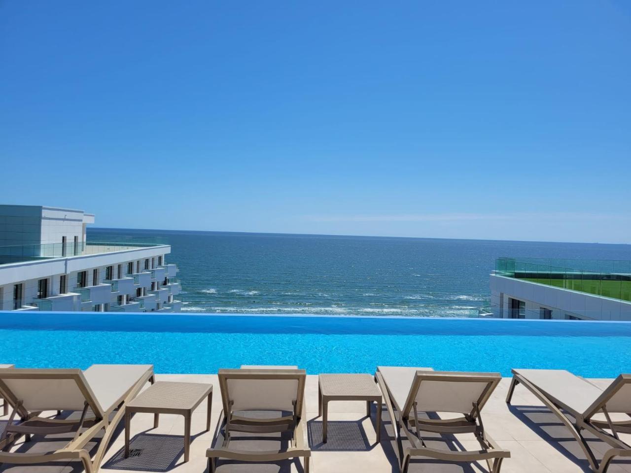 Rosebay Std Infinity Pool & Spa Resort