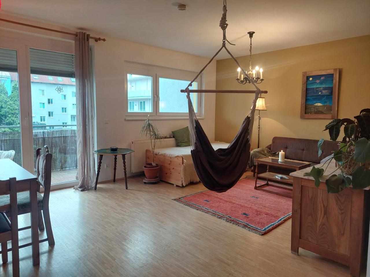 Schone Helle Wohnung Mit Whirlpoolbadewanne