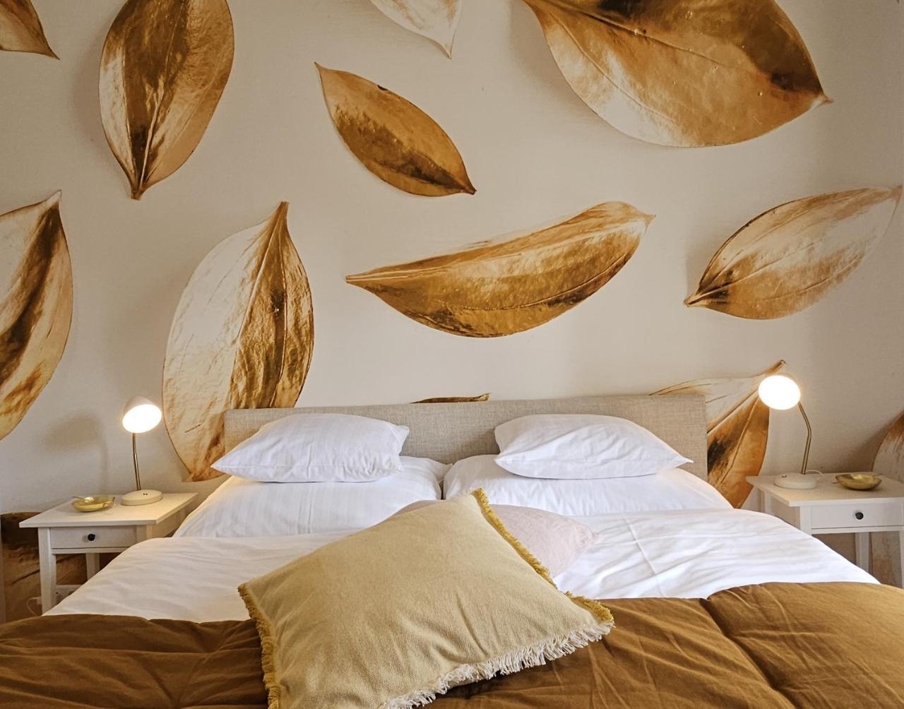 Golden Flat by Grazrentals With Parkview Brandnew & Free Parking