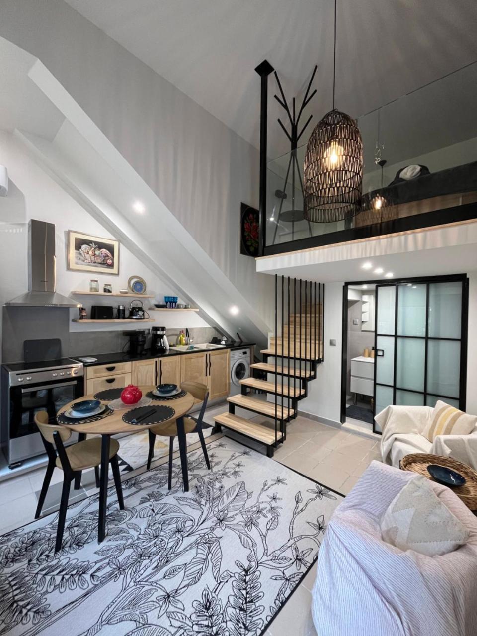 Cute Tiny Loft In Mantouki