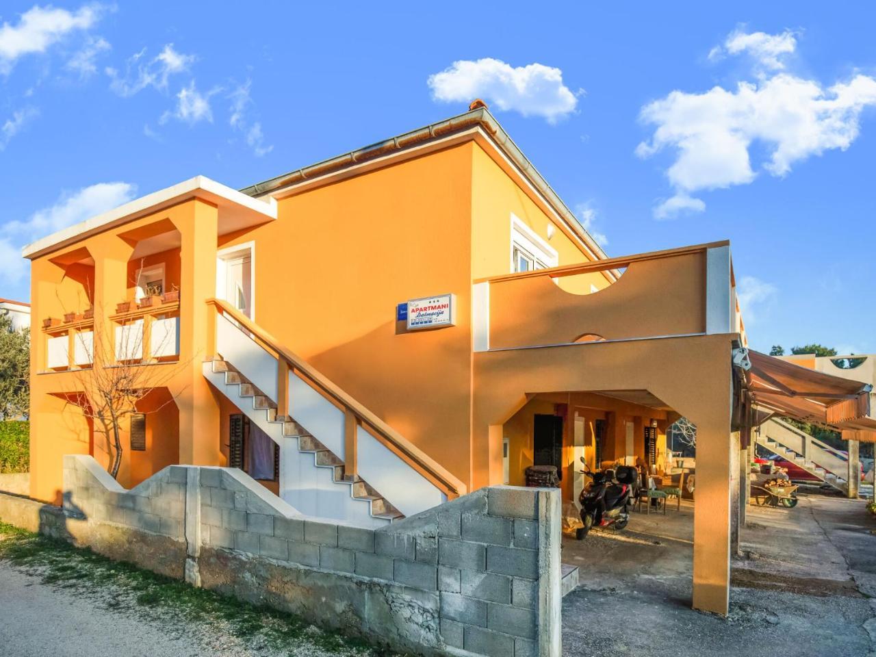 Delightful Apartment In Vir With Garden