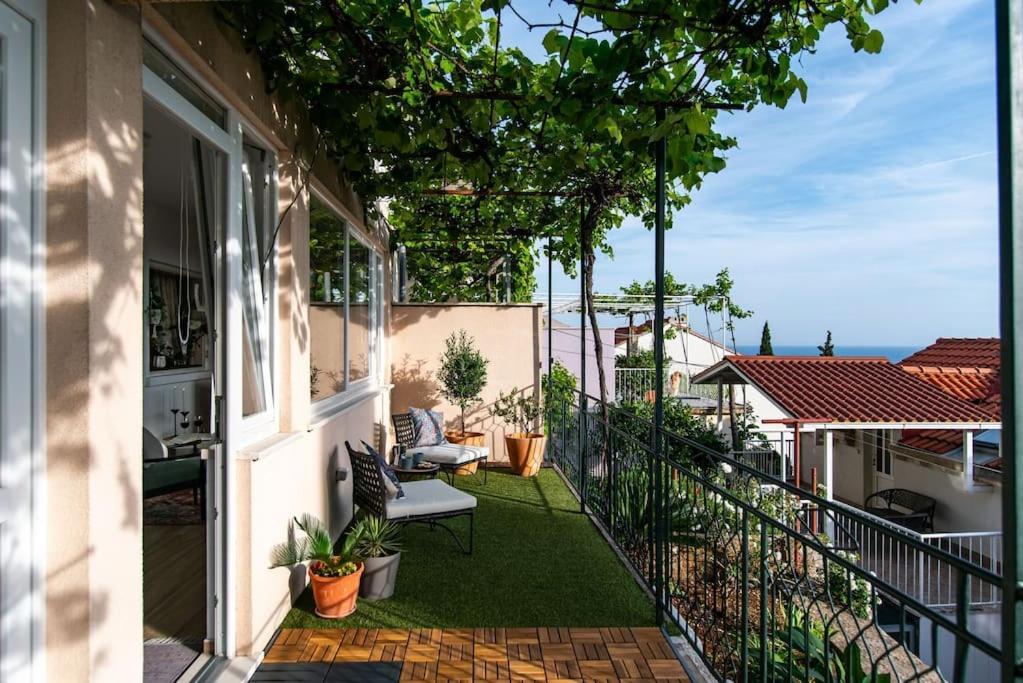 Apartment Rosy-terrace/partial Sea View/artistic & Peaceful