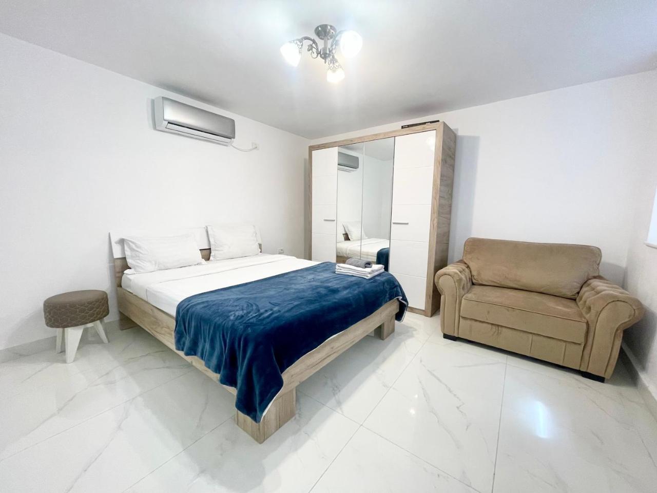 Old Town Retreat No 8