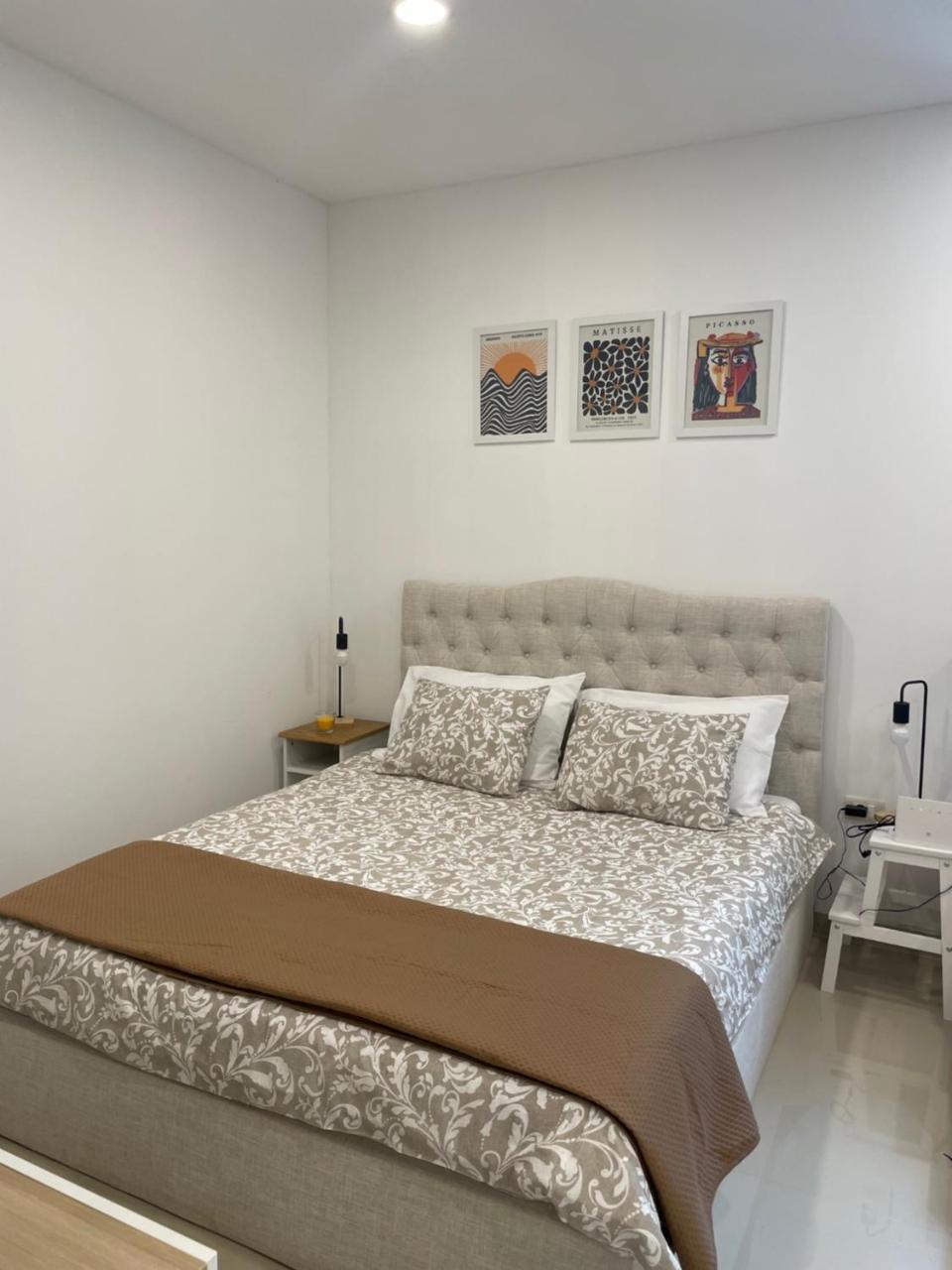 Glambyaj With Free Parking & Netflix