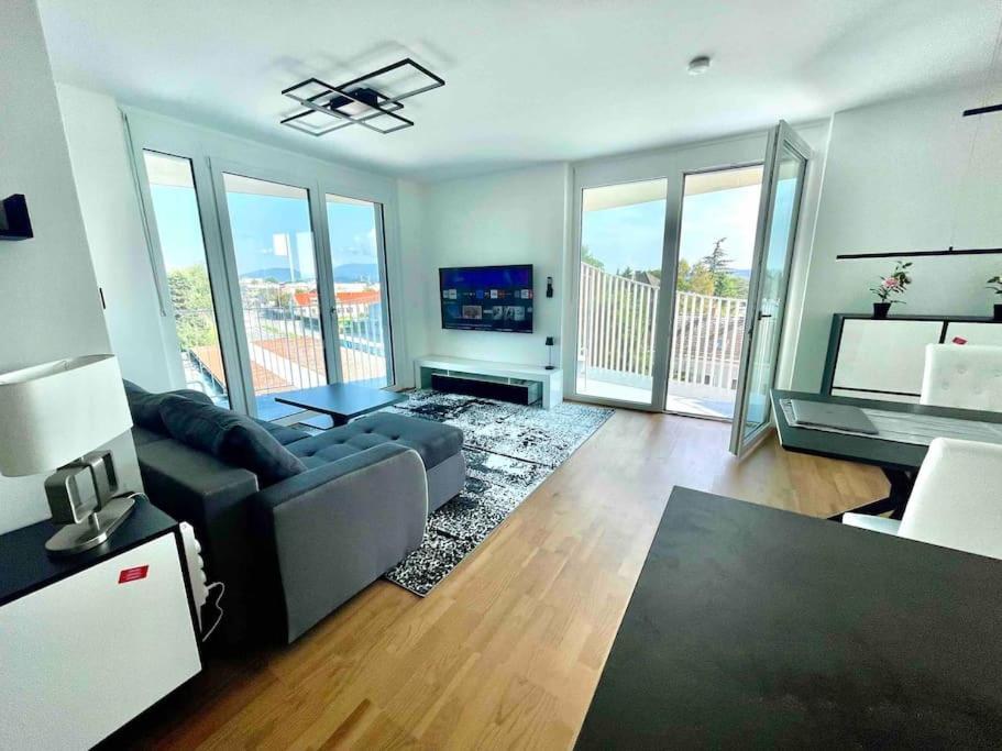 Luxusapartment Mit Groer Terrasse, E-parkplatz Und Parkplatz