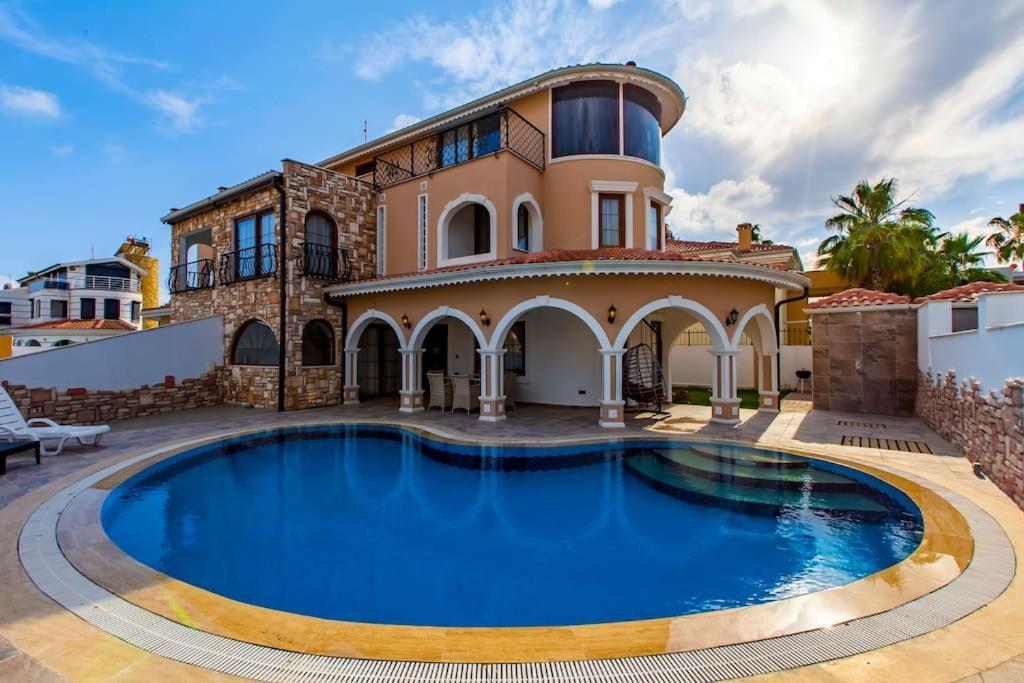 Red Premum Avangarde Sk Mimari