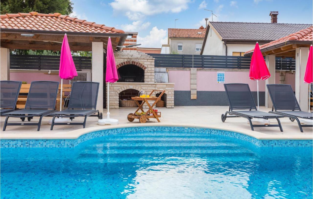 Stunning Apartment In Valbandon With Wifi