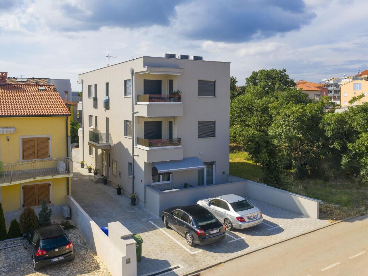 Modern Apartment With Terrace
