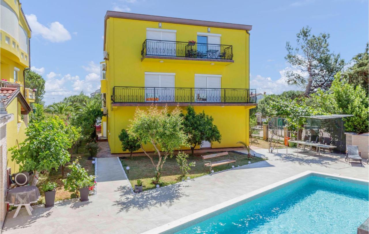 Nice Apartment In Pula With Kitchen
