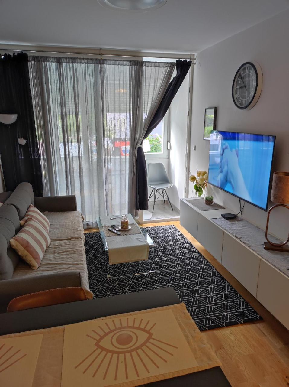 Nora Apartment