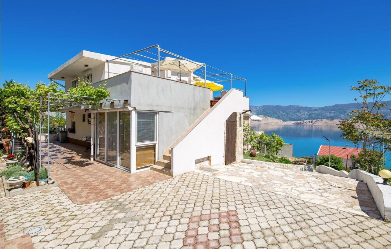 1 Bedroom Stunning Apartment In Bosana